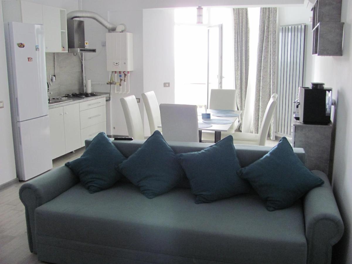 Ferienwohnung Apartament Azzurro - Alezzi Beach Năvodari Exterior foto